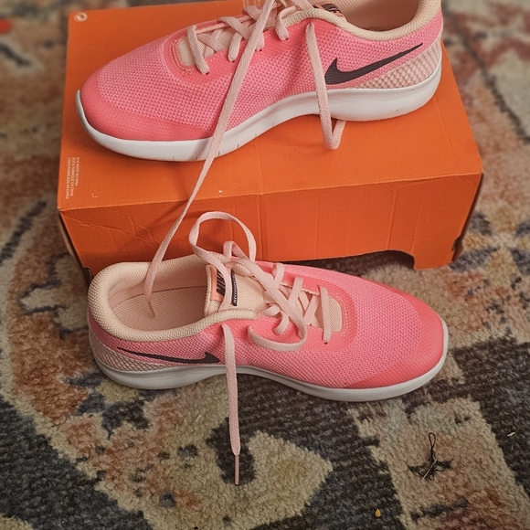 New Nike Flex Experience Rn 7 Girls Run Size 6y B10 - Picture 2 of 6
